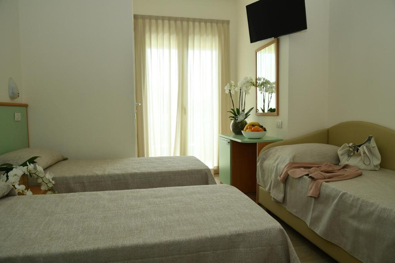 Hotel Gala Misano Adriatico Esterno foto
