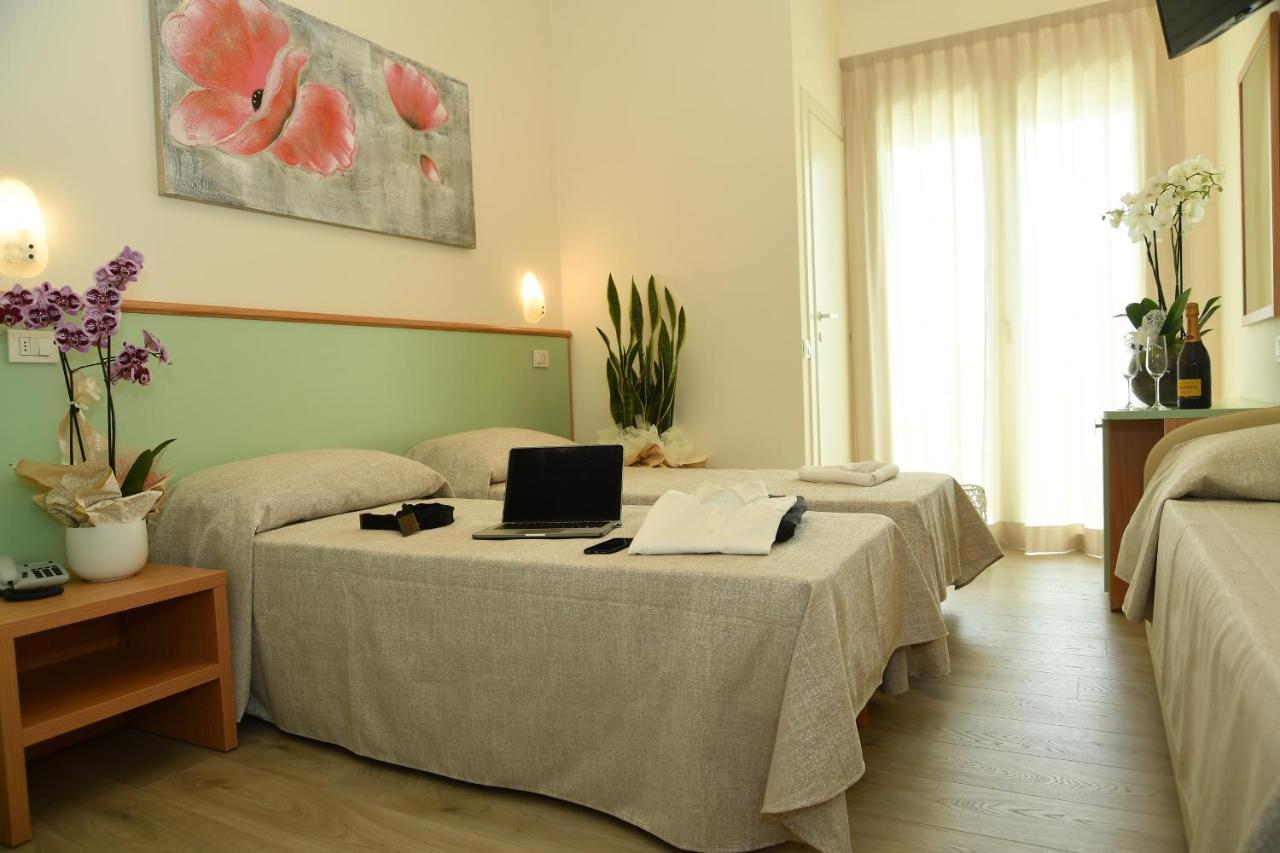 Hotel Gala Misano Adriatico Esterno foto