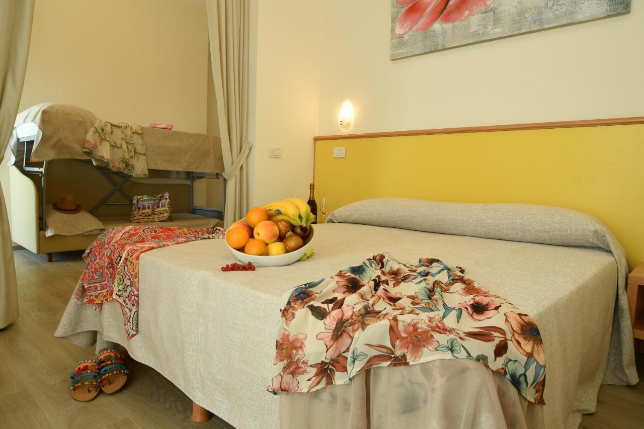 Hotel Gala Misano Adriatico Esterno foto