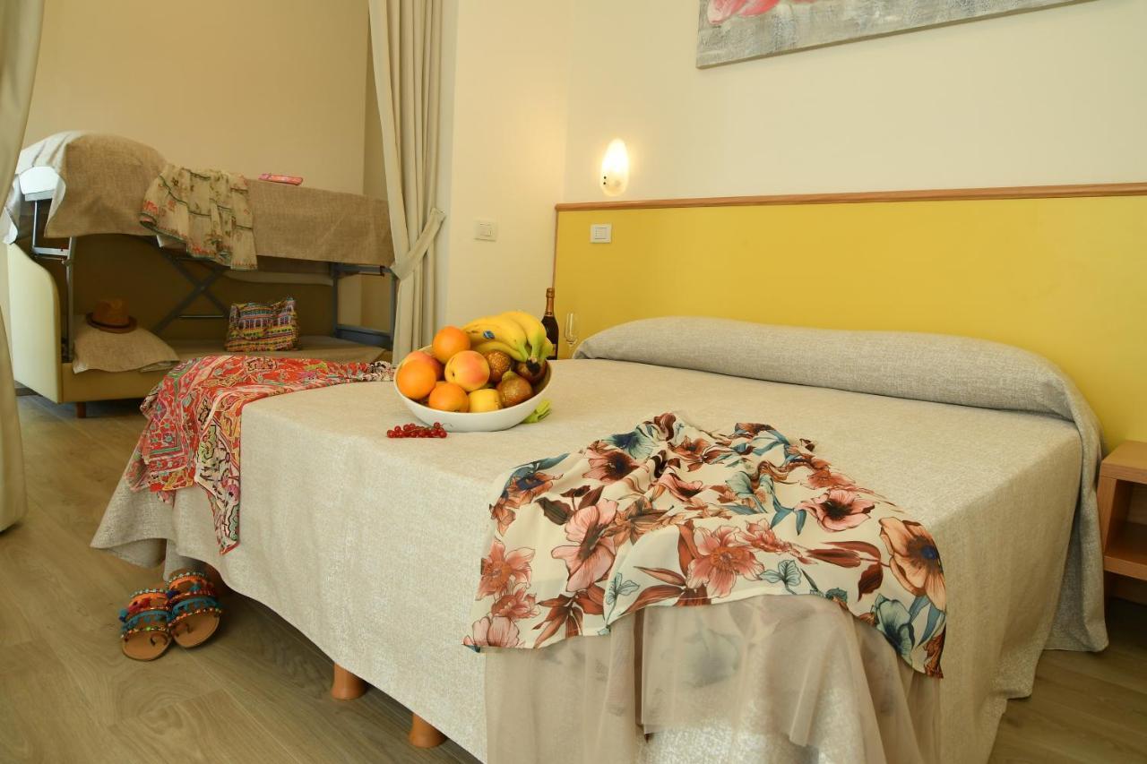 Hotel Gala Misano Adriatico Esterno foto
