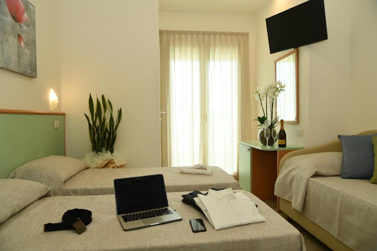Hotel Gala Misano Adriatico Esterno foto